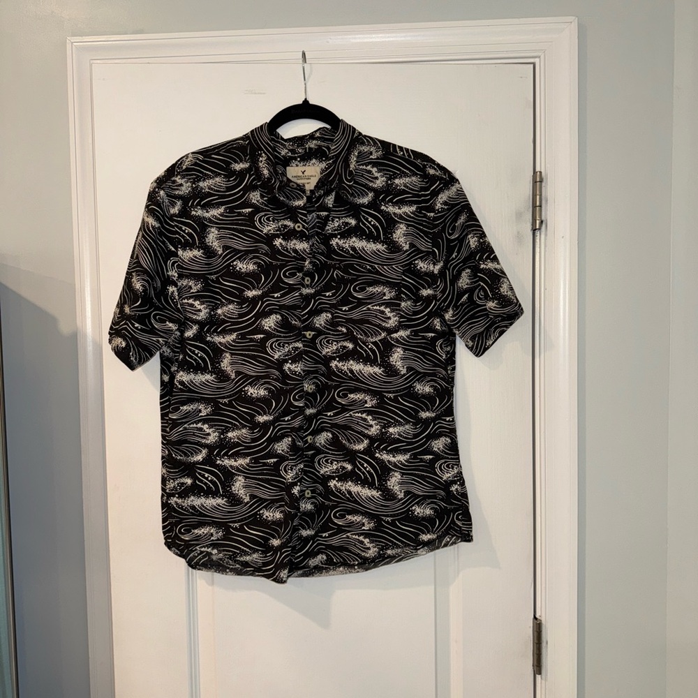 American Eagle Outfitters Black and White Casual Button Down Shirt